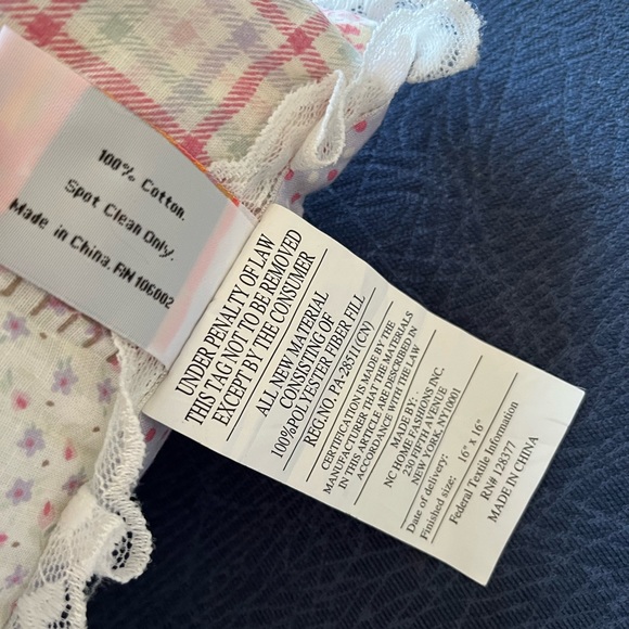 LOVE & CUPCAKES Cupcake Pillow - Picture 12 of 12